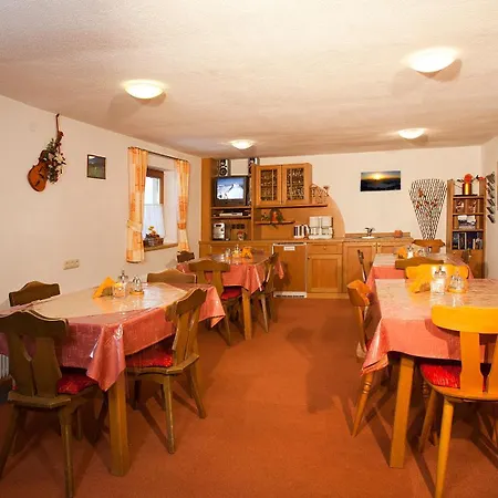 Gaestehaus Helga Bed & Breakfast Längenfeld